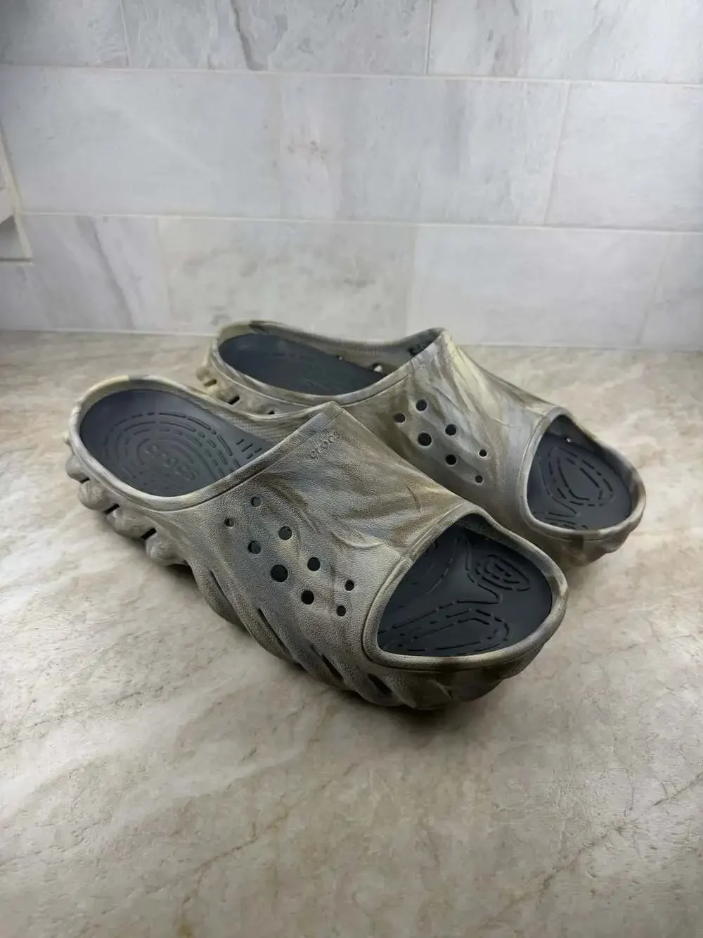 Crocs Echo Marbled Slide Sandals Men’s Size 11 Gray Comfort Recovery Slides